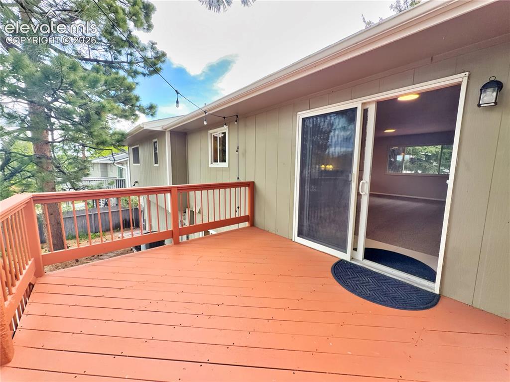 Image 21 of 42: Deck