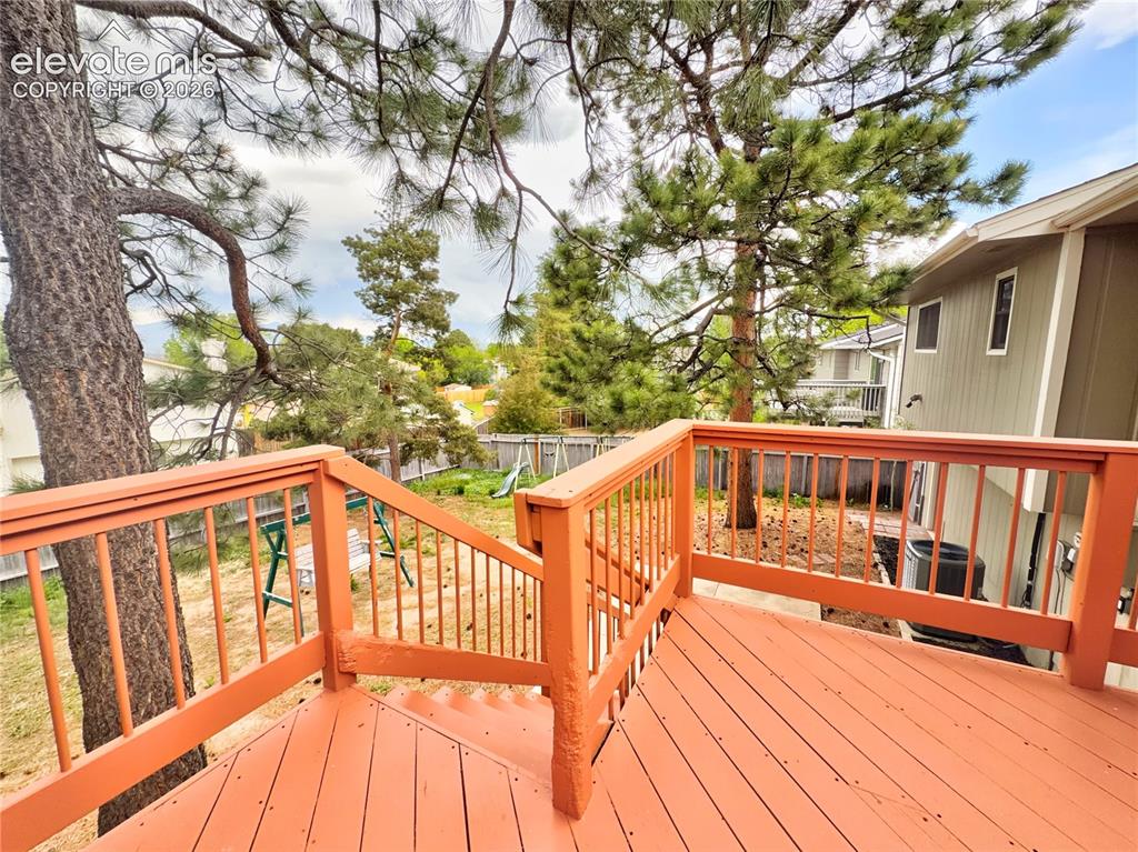 Image 22 of 42: Deck