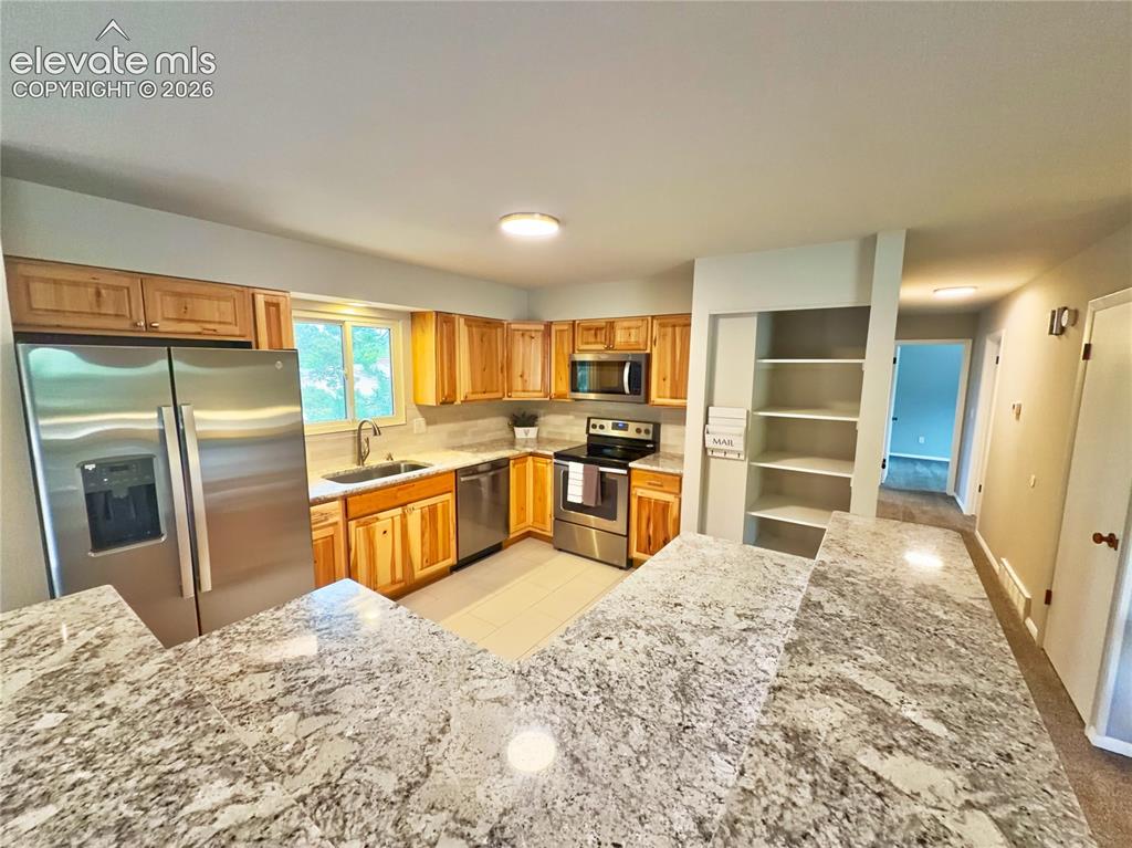 Image 7 of 42: Kitchen