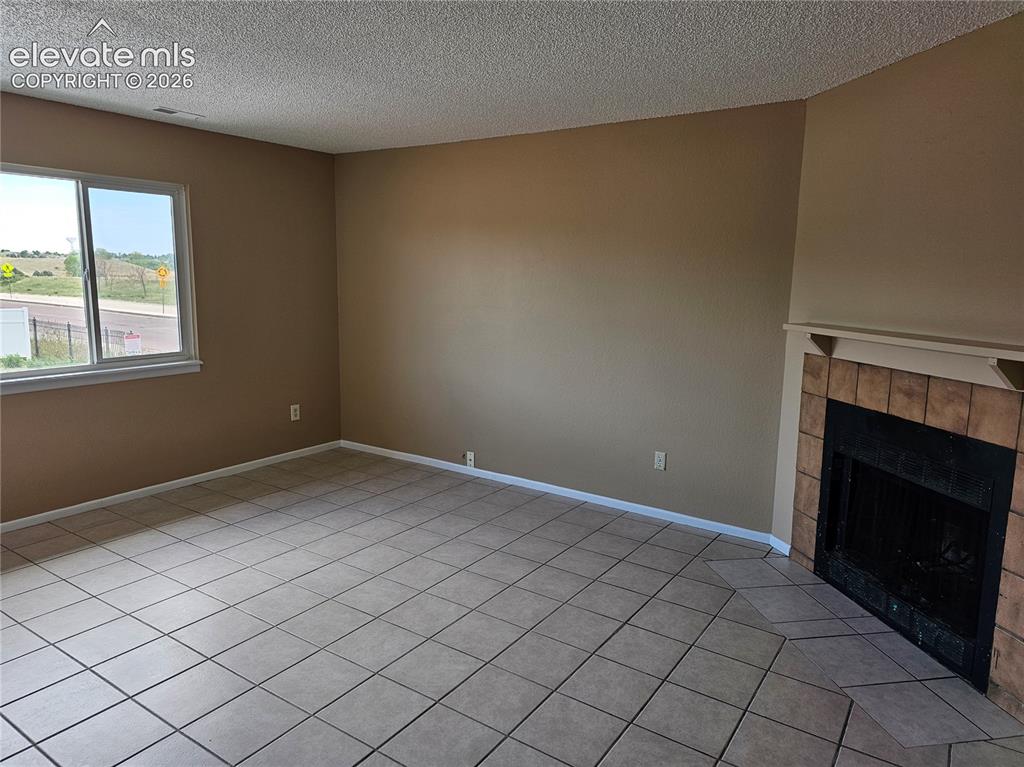 Image 2 of 9: Living Room