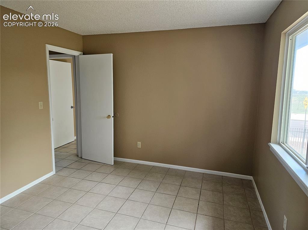 Image 9 of 9: Bedroom