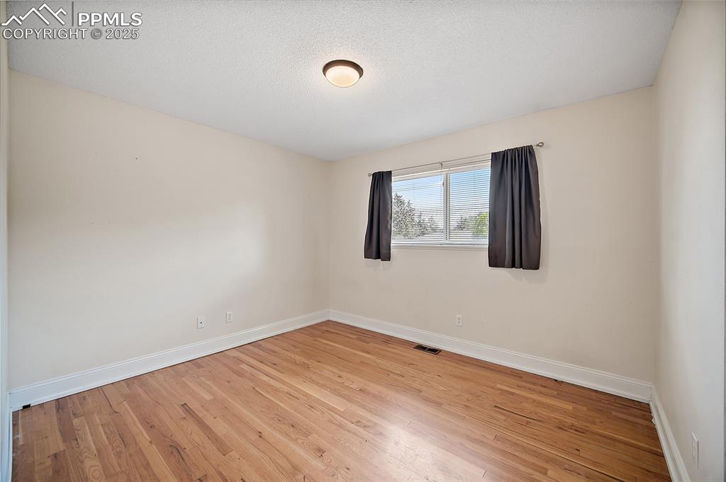 Image 17 of 31: Spare Bedroom #1