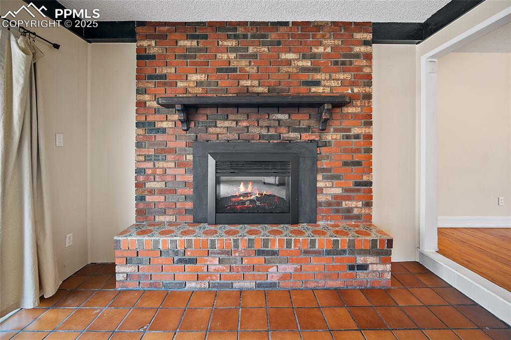 Image 23 of 31: Fireplace