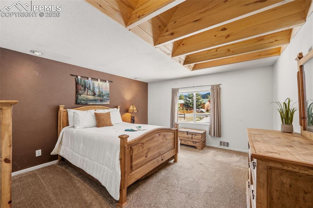 Image 11 of 31: Bedroom