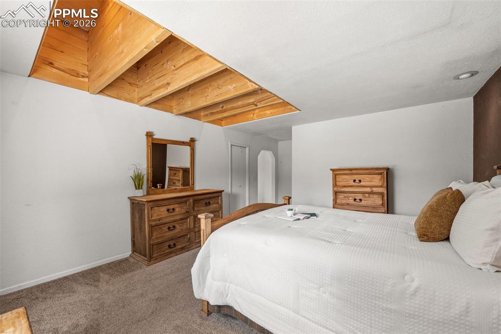 Image 12 of 31: Bedroom