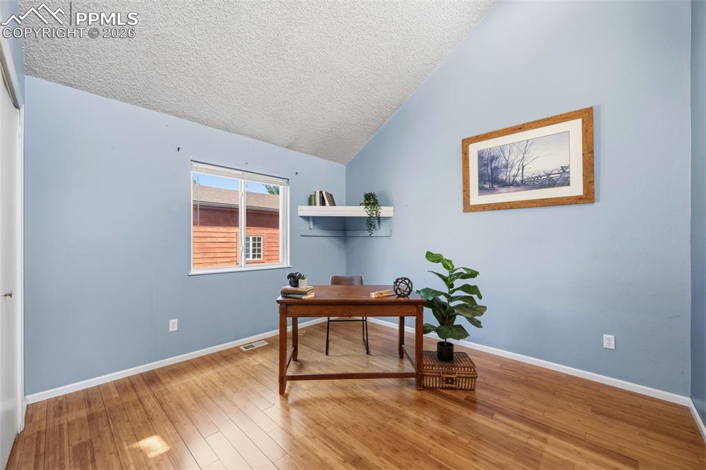 Image 14 of 31: Office