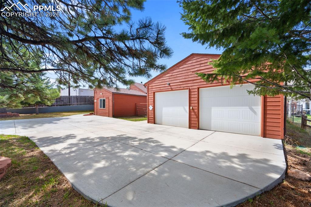 Image 19 of 31: Side of Structure