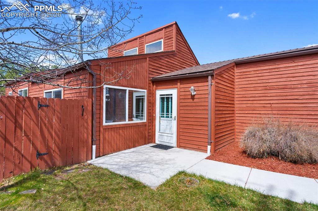 Image 3 of 31: Back of Structure