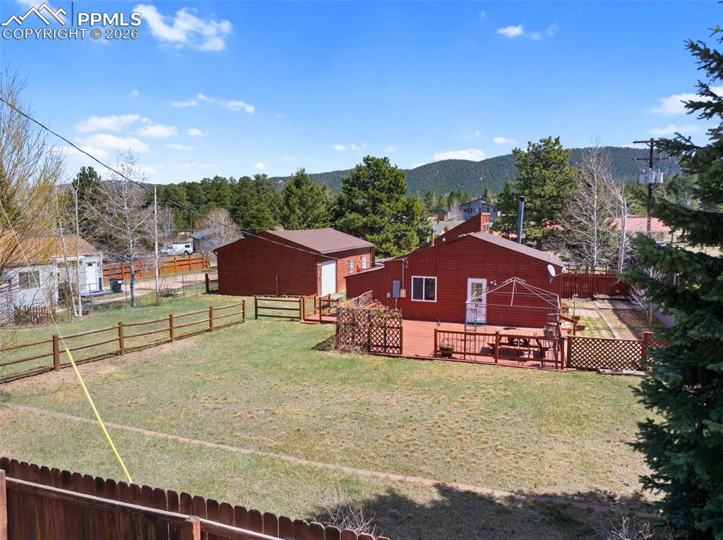 Image 30 of 31: Yard