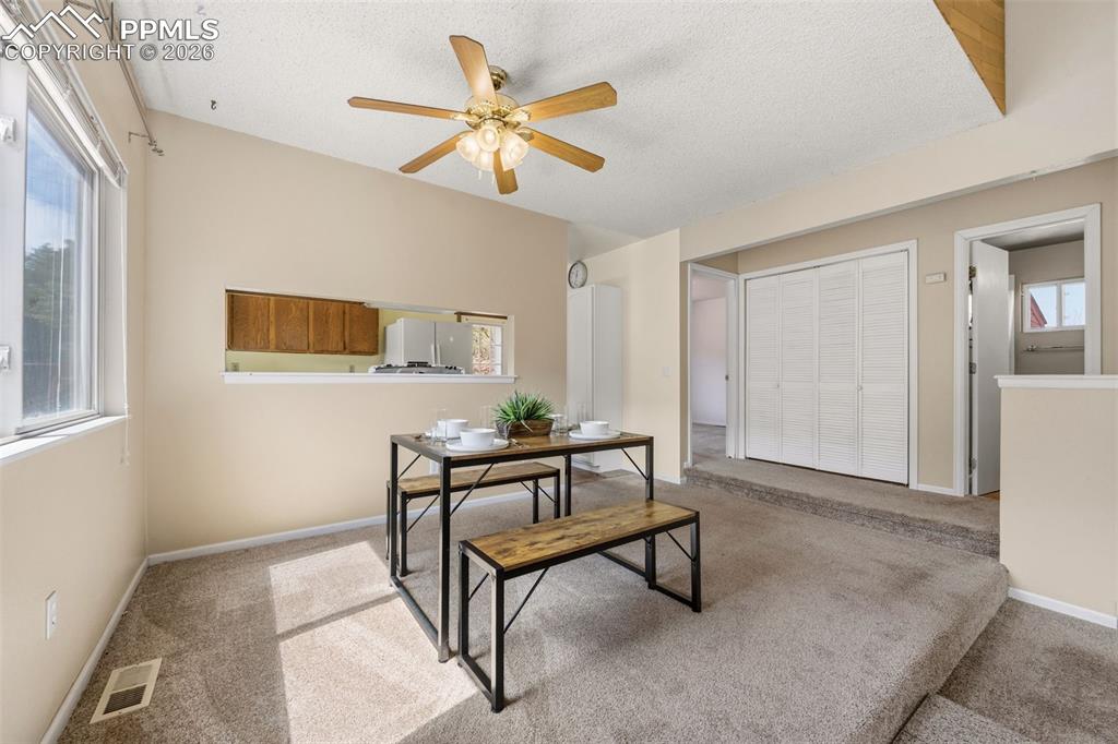 Image 6 of 31: Dining Area