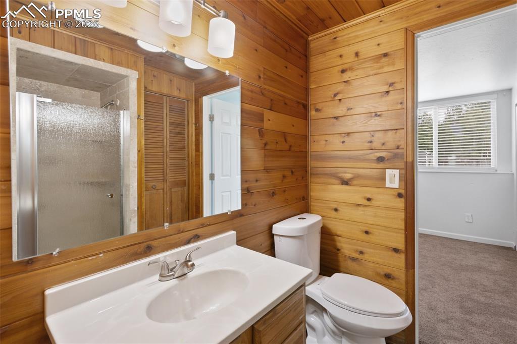 Image 26 of 43: Bathroom