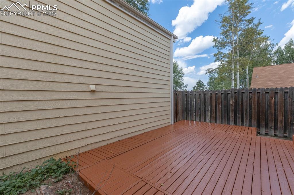 Image 42 of 43: Deck