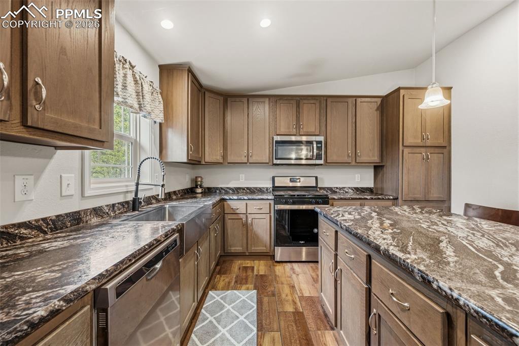 Image 13 of 29: Kitchen