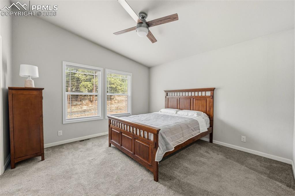 Image 14 of 29: Bedroom