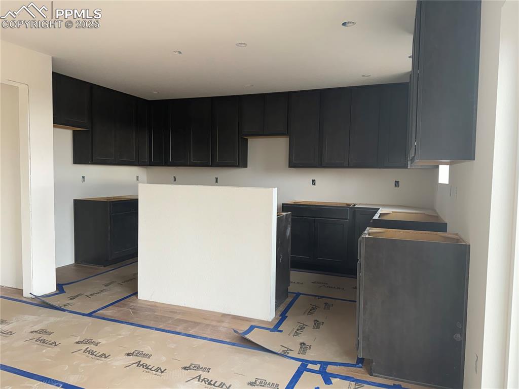 Image 7 of 22: Kitchen