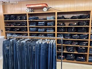 Image 11 of 17: Closet