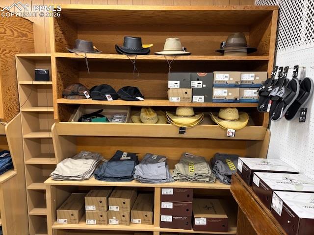 Image 3 of 17: Storage