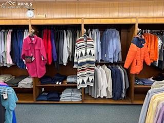 Image 7 of 17: Closet