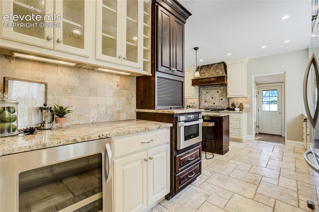 Image 9 of 50: Kitchen