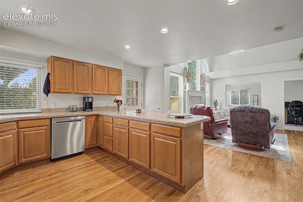 Image 9 of 47: Dining Area