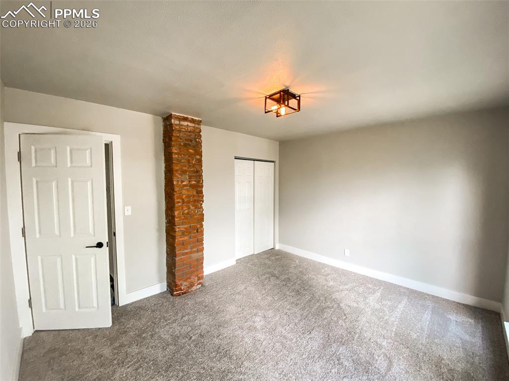 Image 9 of 24: Bedroom