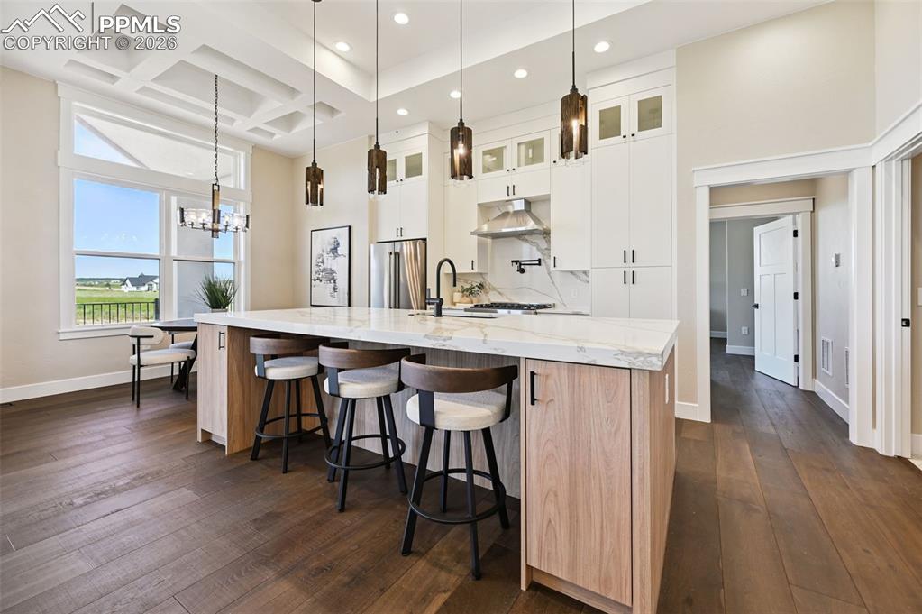 Image 10 of 50: Kitchen