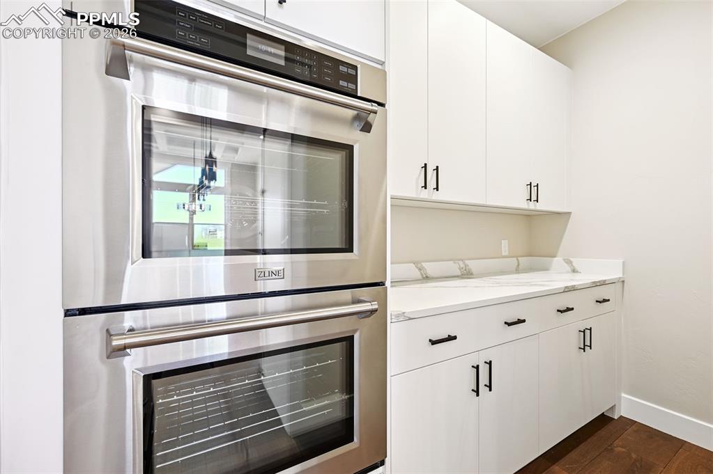 Image 11 of 50: Kitchen