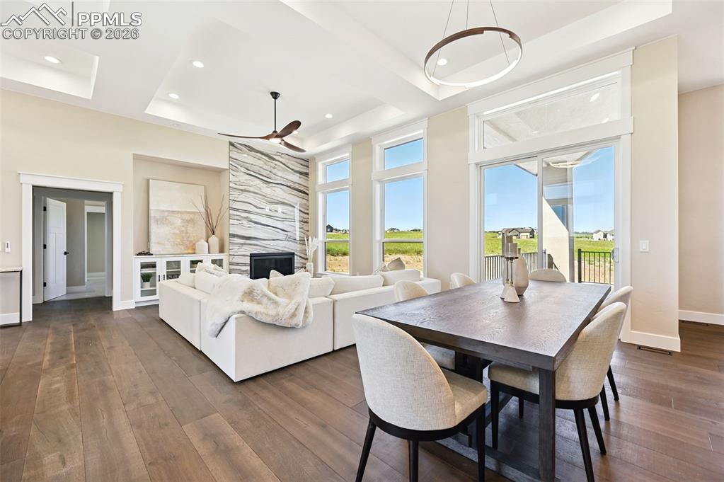 Image 12 of 50: Dining Area