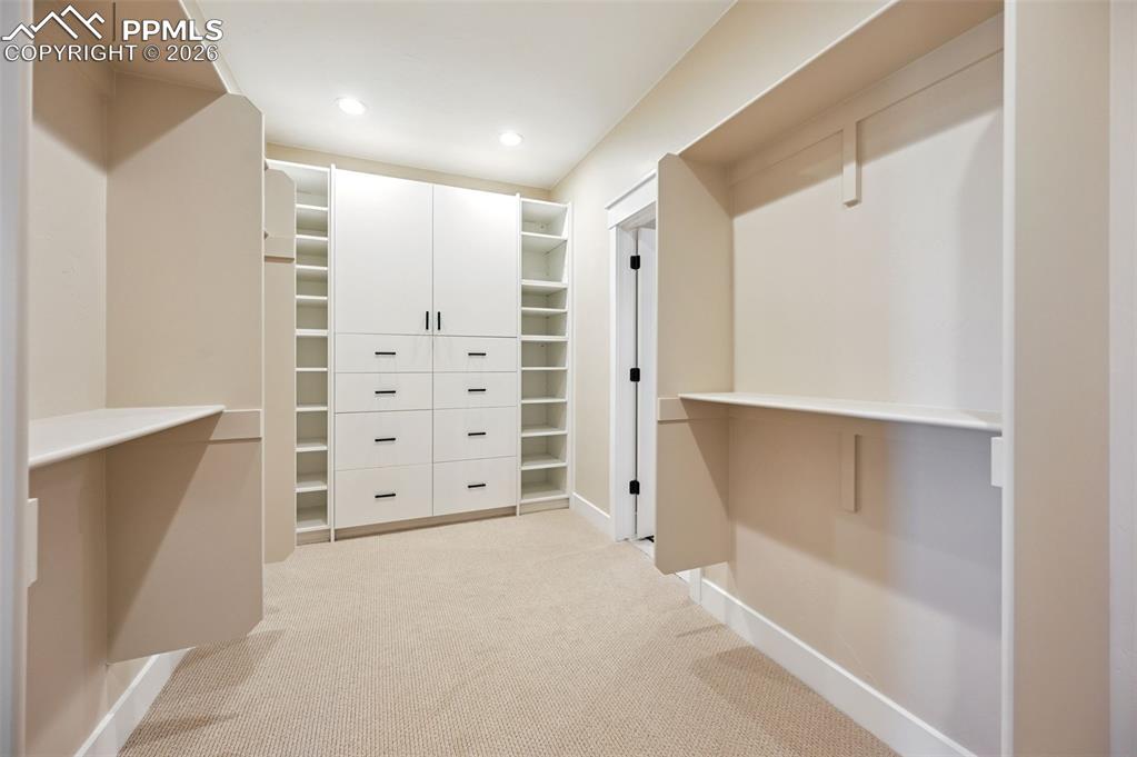 Image 20 of 50: Closet