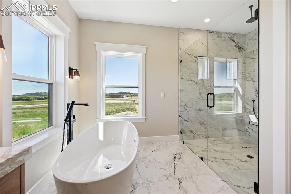 Image 25 of 50: Bathroom