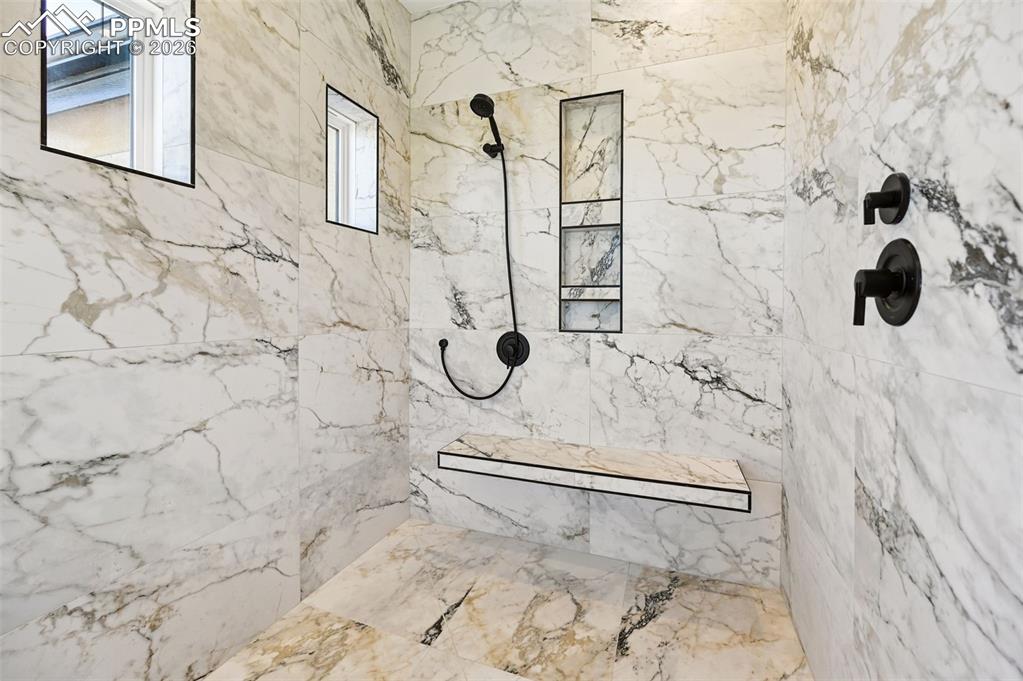 Image 27 of 50: Bathroom