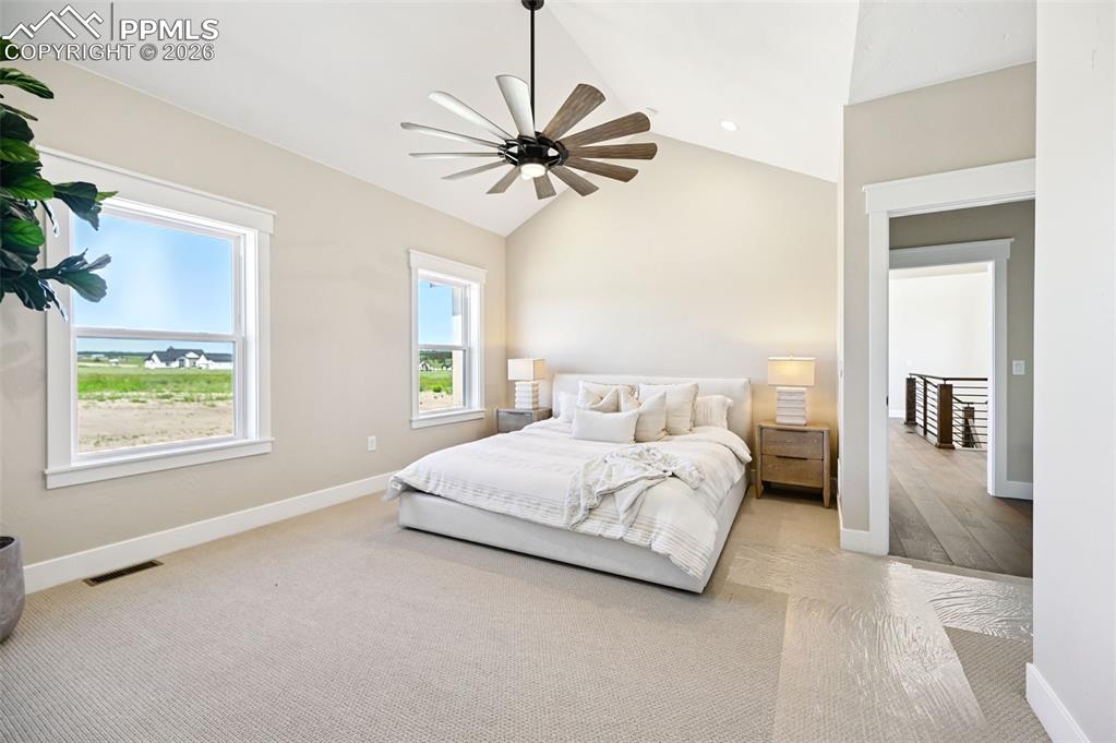 Image 30 of 50: Bedroom