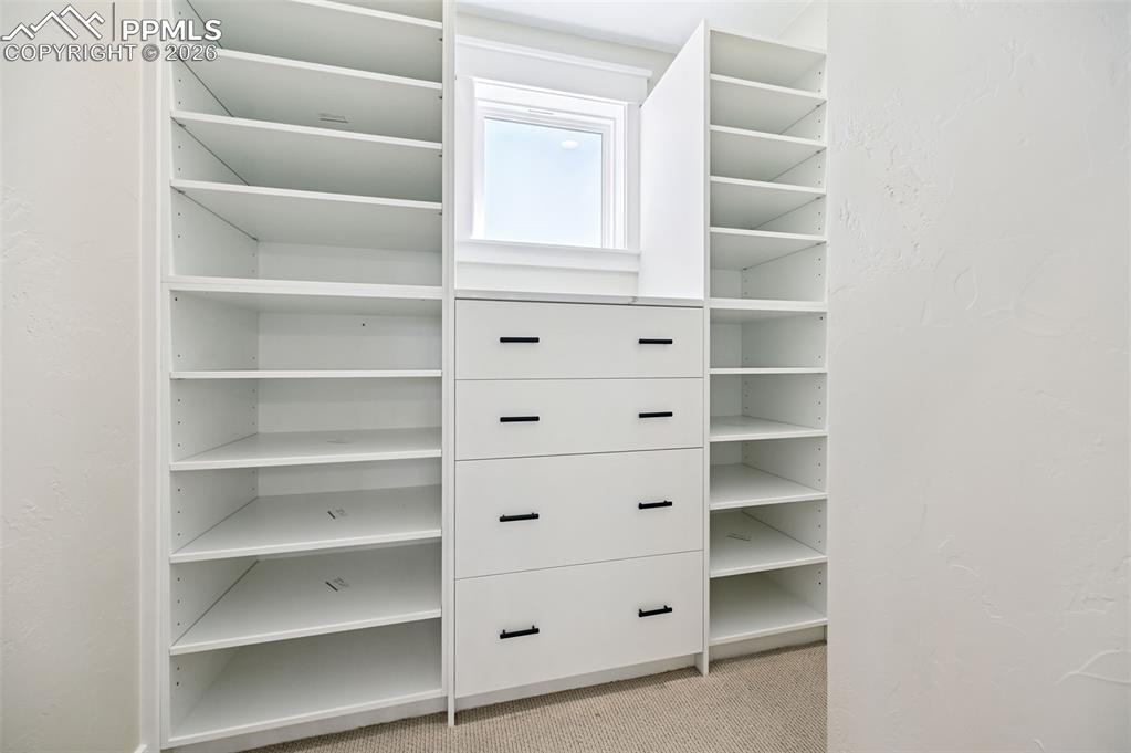 Image 31 of 50: Closet