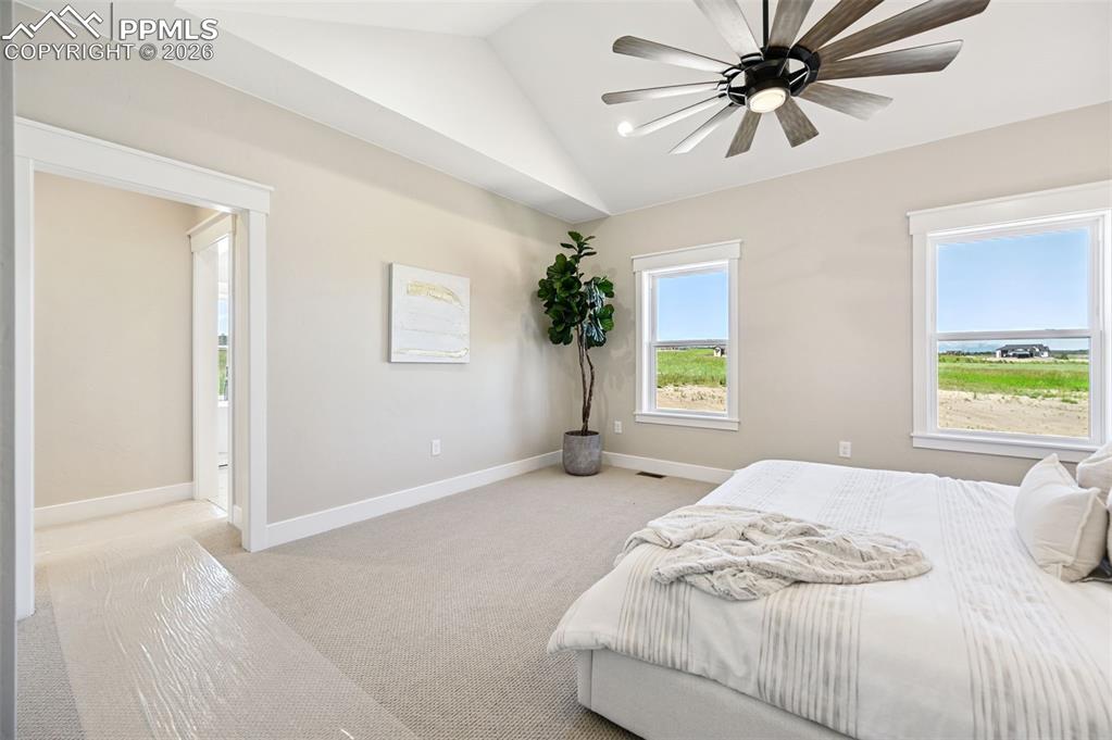 Image 32 of 50: Bedroom