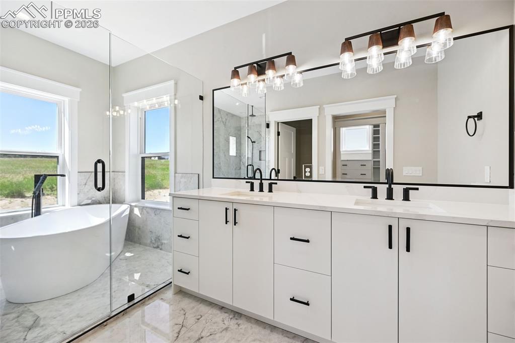 Image 33 of 50: Bathroom