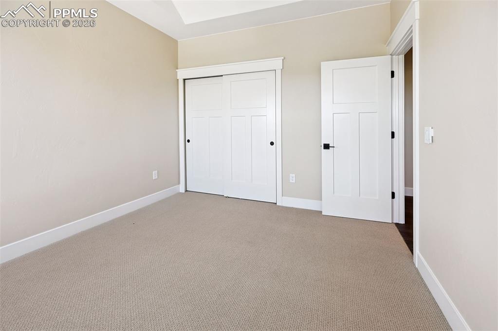 Image 35 of 50: Bedroom