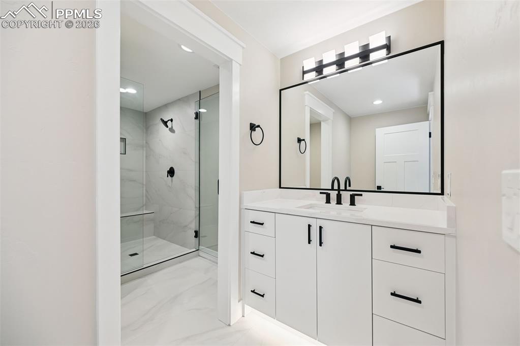 Image 44 of 50: Bathroom