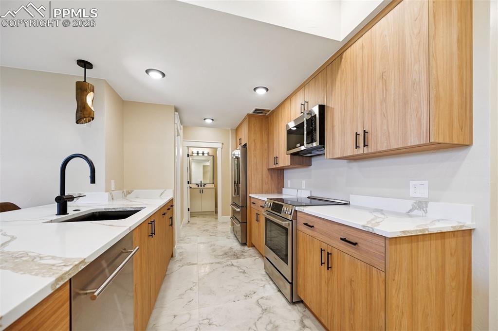 Image 49 of 50: Kitchen