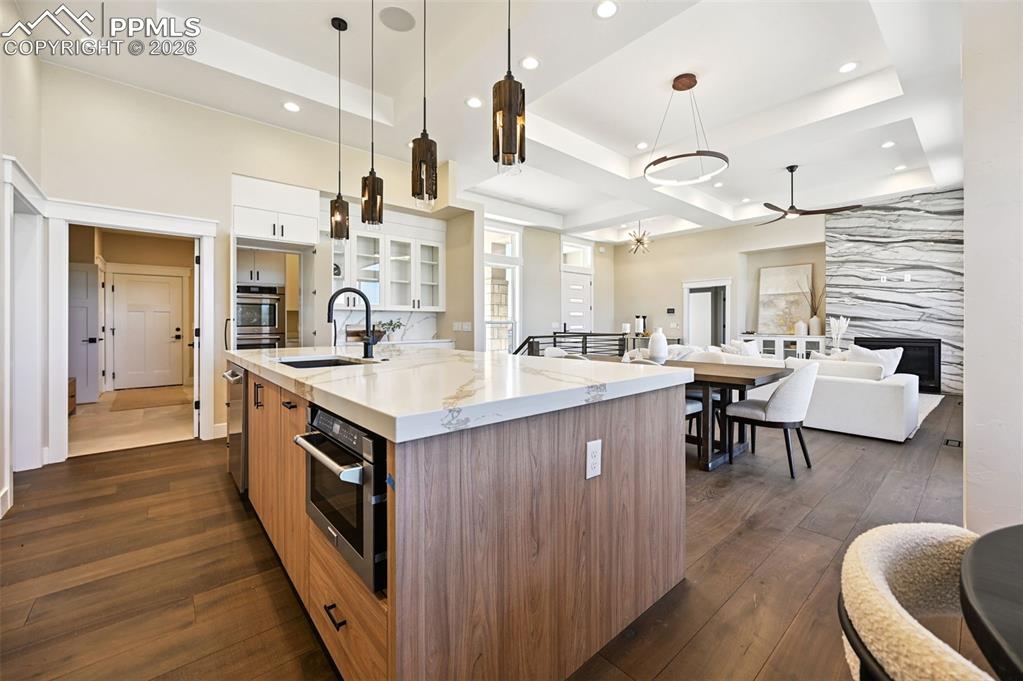 Image 9 of 50: Kitchen