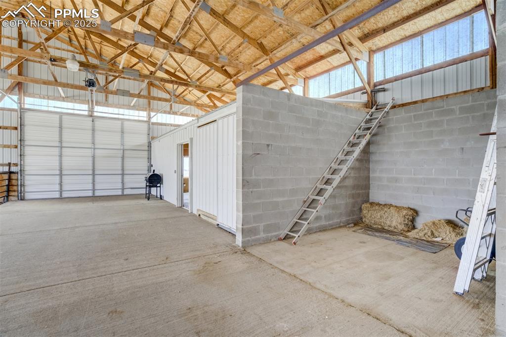 Image 40 of 50: View of garage