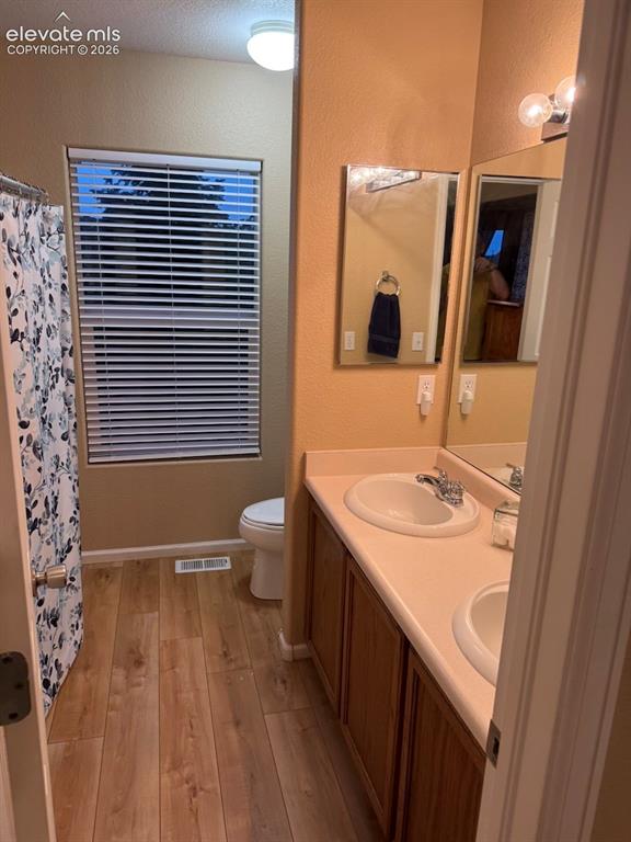 Image 13 of 21: Bathroom