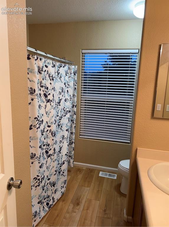 Image 16 of 21: Bathroom