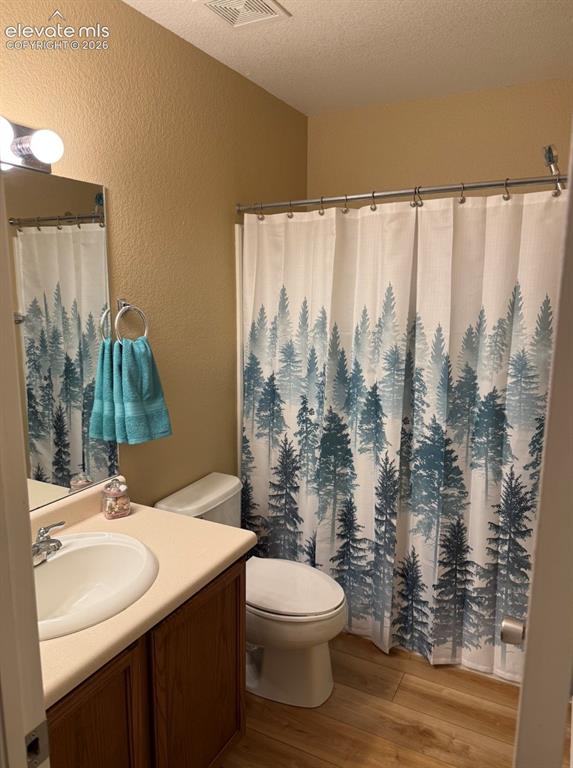 Image 17 of 21: Bathroom