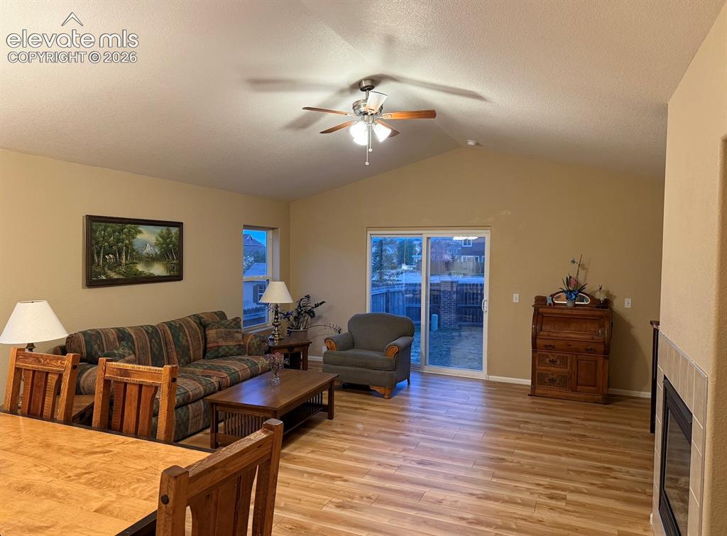 Image 2 of 21: Living Room