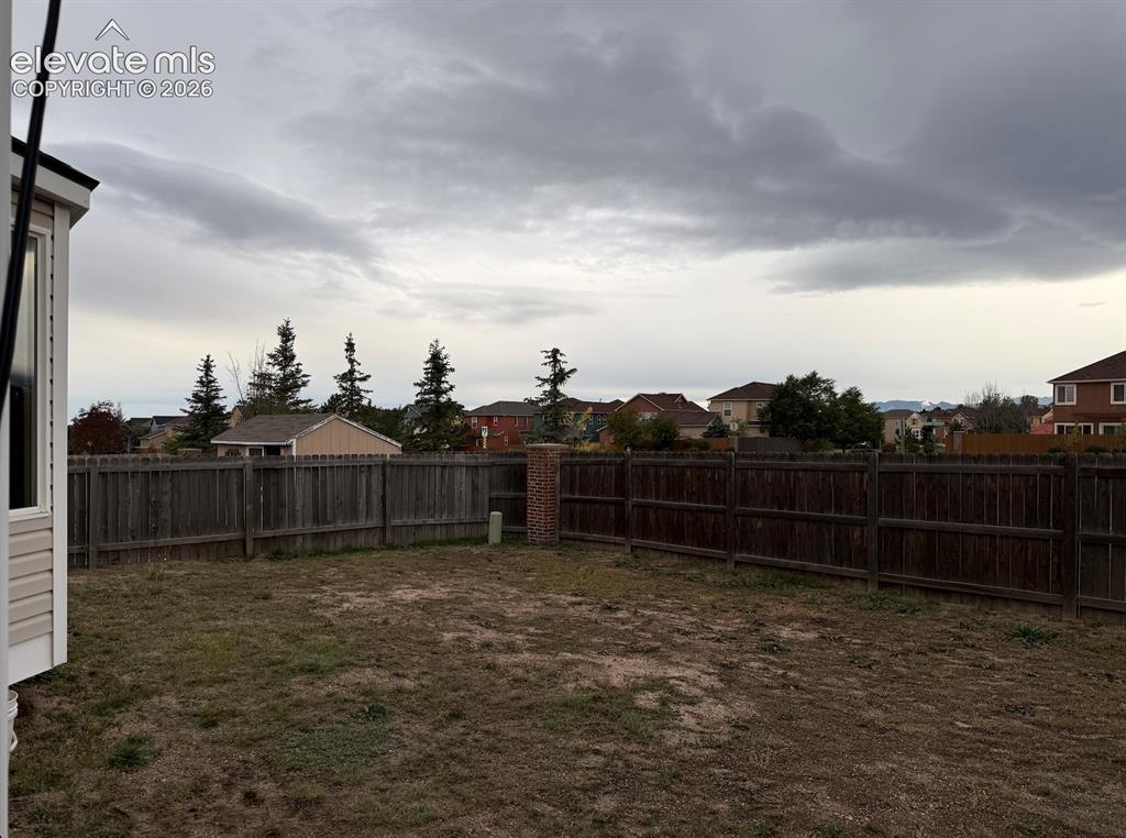 Image 20 of 21: Yard