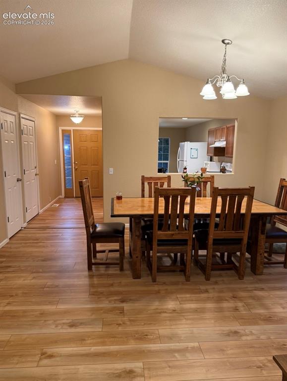Image 3 of 21: Dining Area
