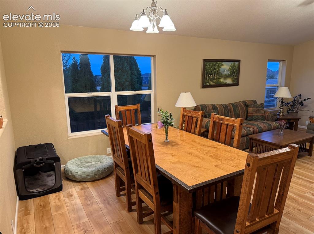 Image 4 of 21: Dining Area