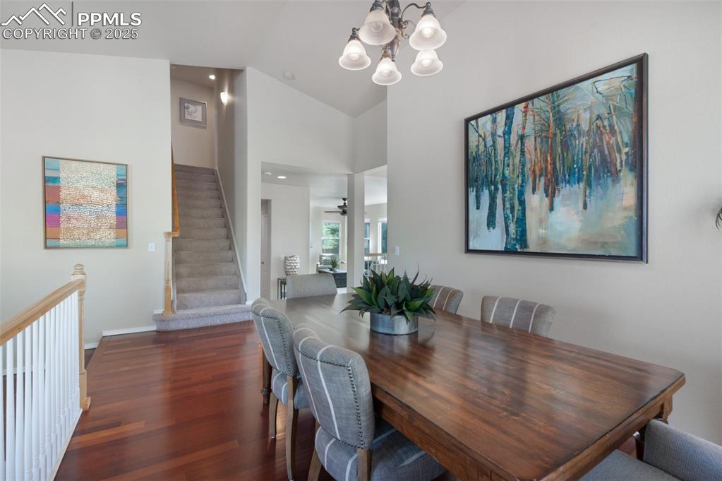 Image 7 of 50: Dining Area