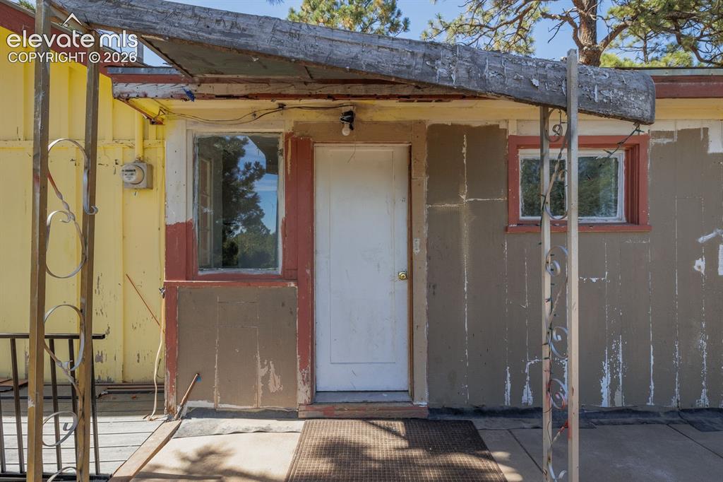 Image 3 of 18: Entry