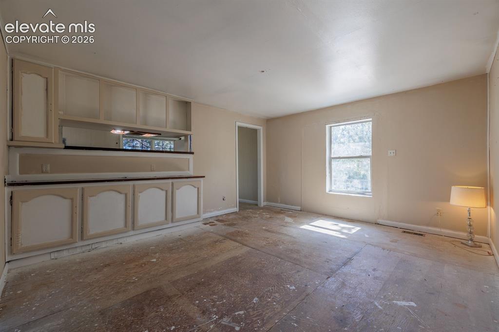 Image 8 of 18: Living Room